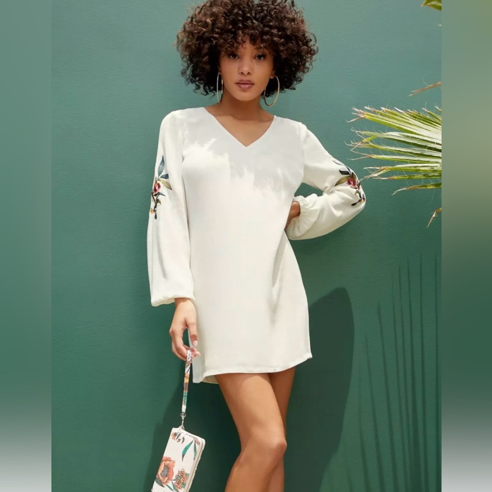 GUESS JUBILEE EMBROIDERED SHIFT WHITE CREAM DRESS Sz S Long sleeve Floral